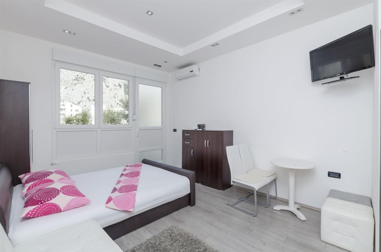 Apartment Antonela Omis Exterior photo